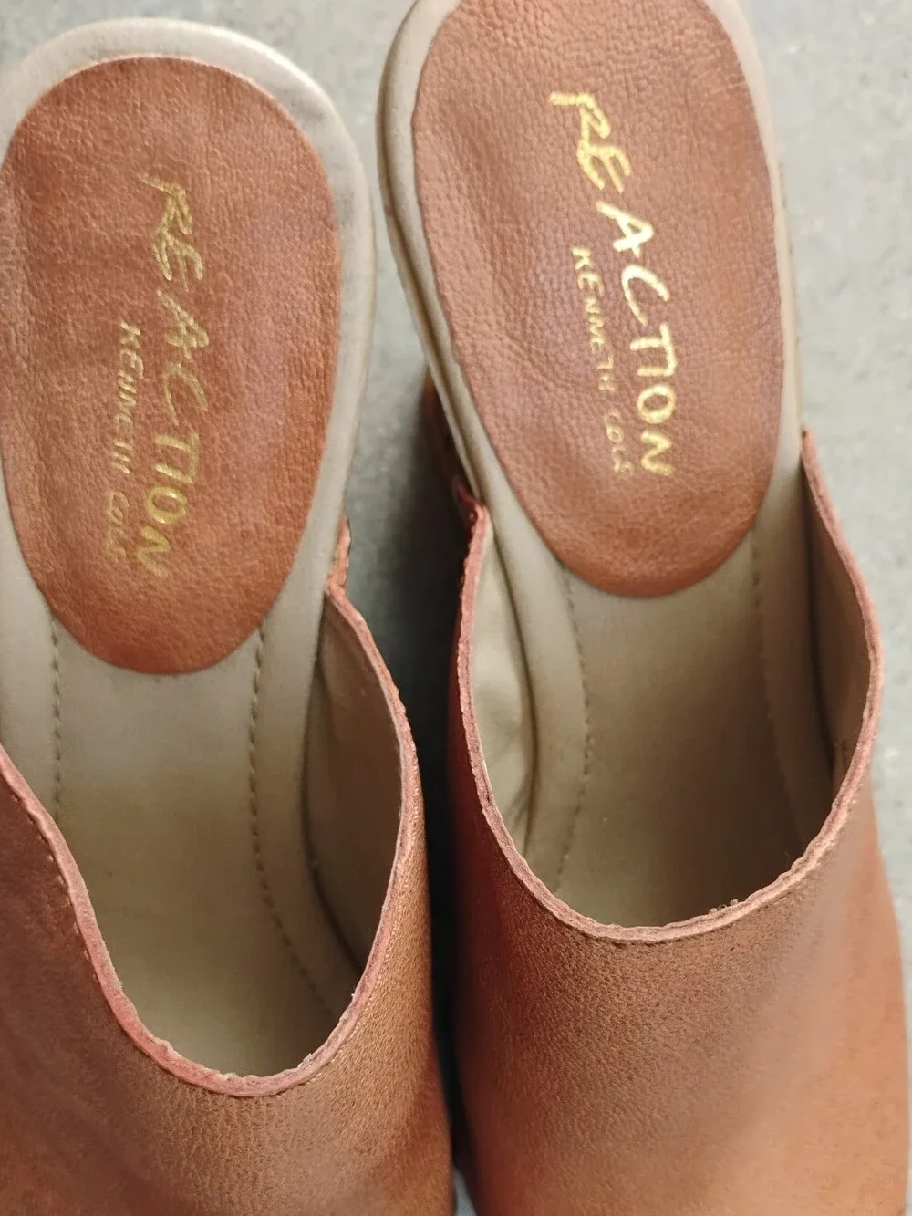 Reaction Kenneth Cole Swell Mauve Brown Open Toe Studded Wedge Slides